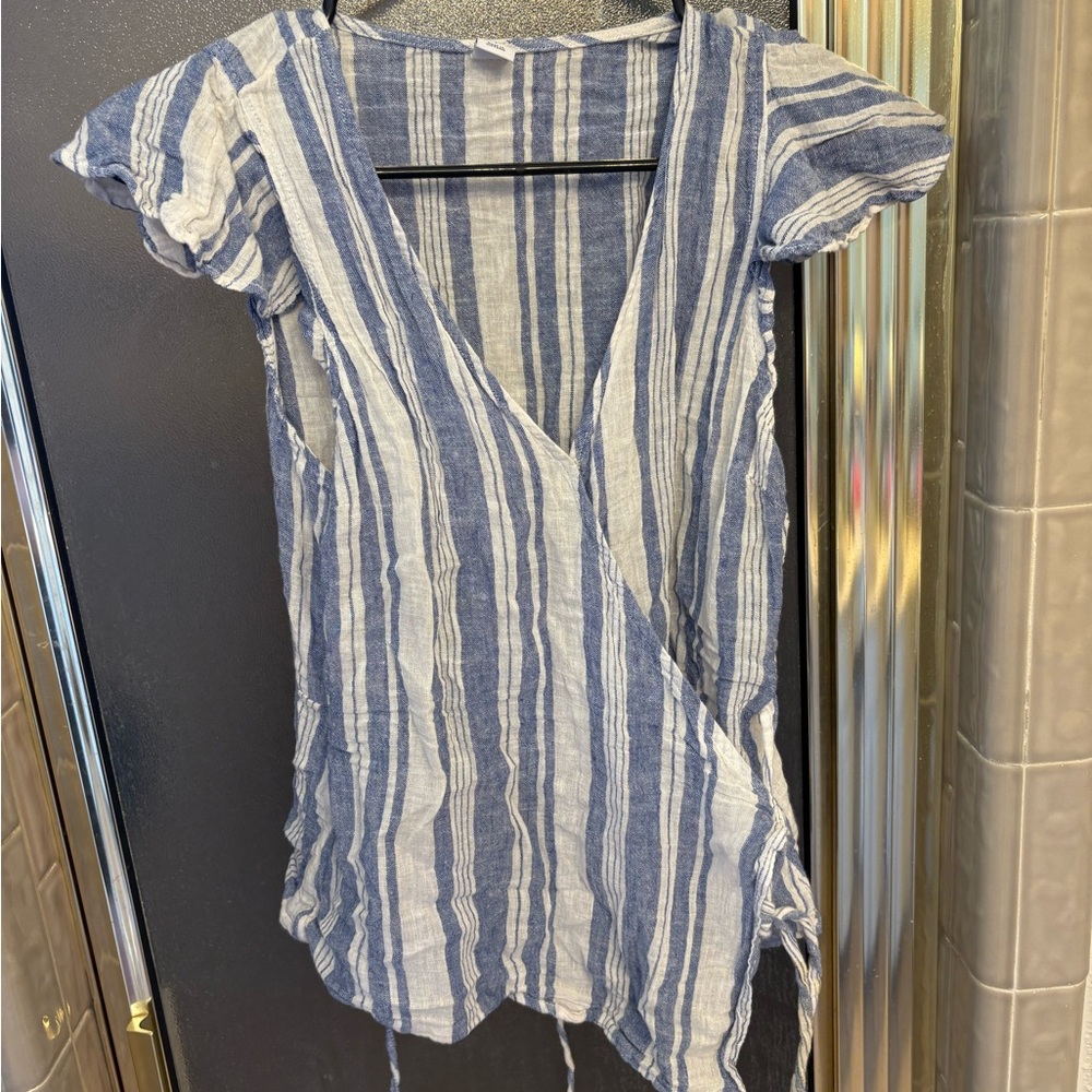 Old Navy Blue and White Patterned Blouse